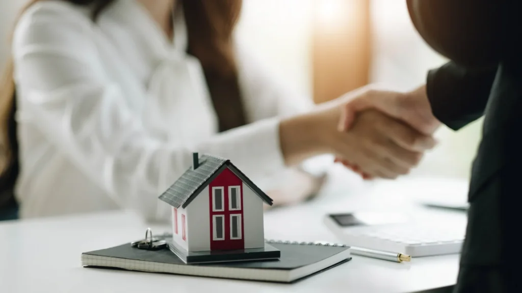 Riesgos legales en operaciones inmobiliarias: Cómo evitar que una venta se paralice en notaría